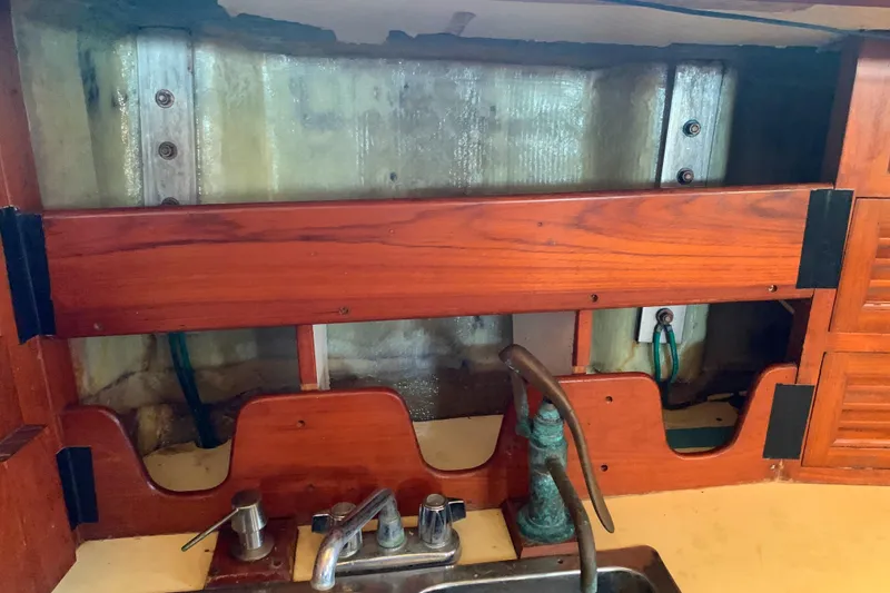 1980 Tayana Pilot House