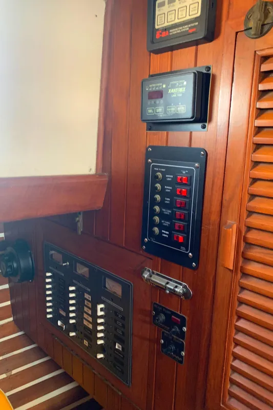 1980 Tayana Pilot House