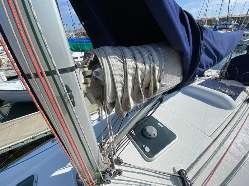 2004 Beneteau 36.7 sailboat mast and rigging at marina.