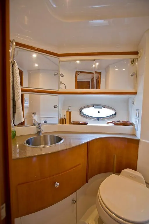 Master stateroom head