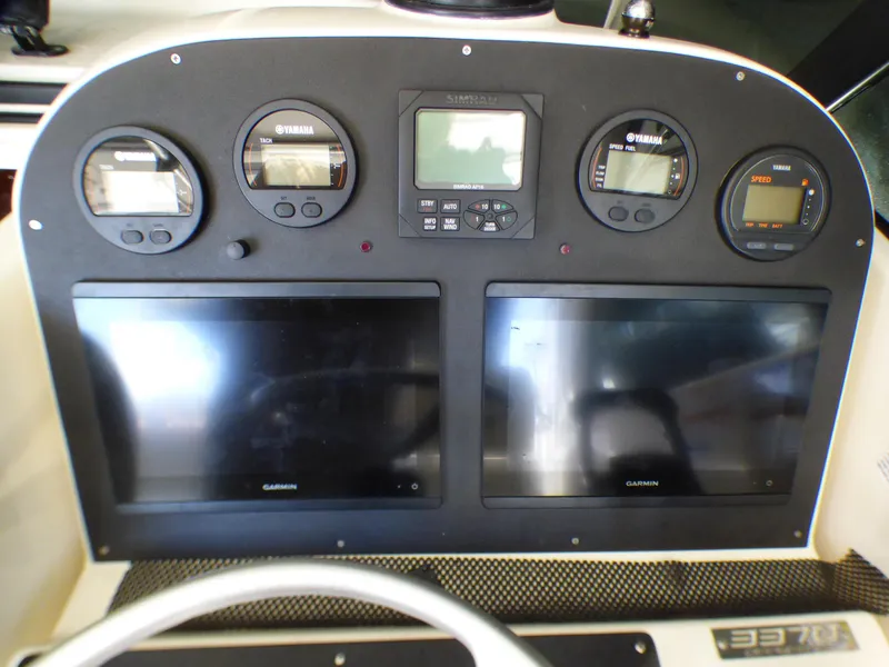 2005 Pursuit 3370 Offshore
