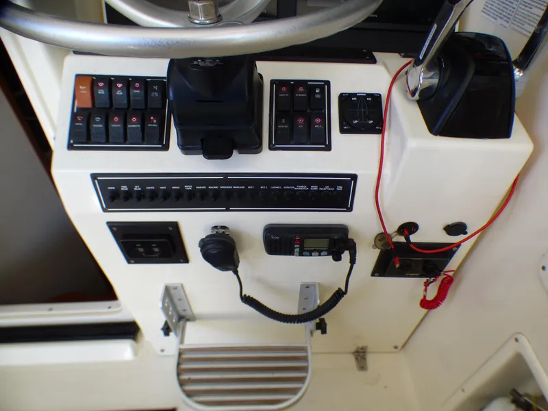 2005 Pursuit 3370 Offshore