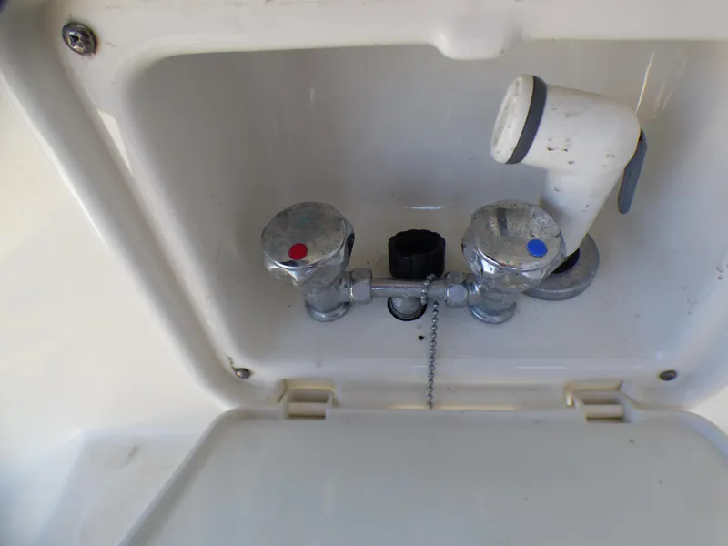 2005 Pursuit 3370 Offshore
