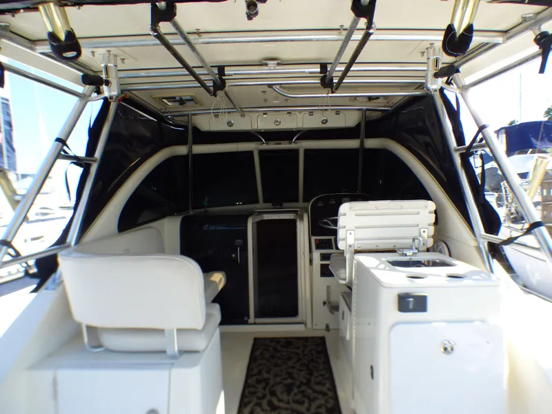 2005 Pursuit 3370 Offshore