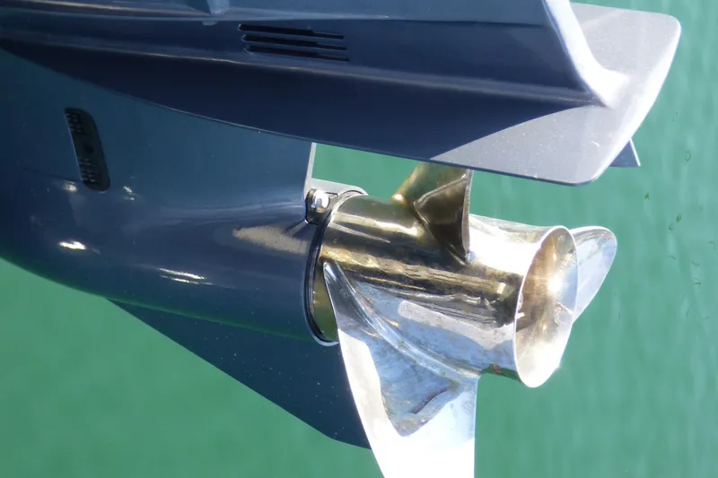2005 Pursuit 3370 Offshore