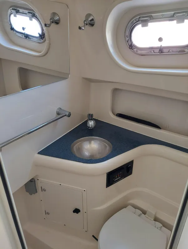 2005 Pursuit 3370 Offshore