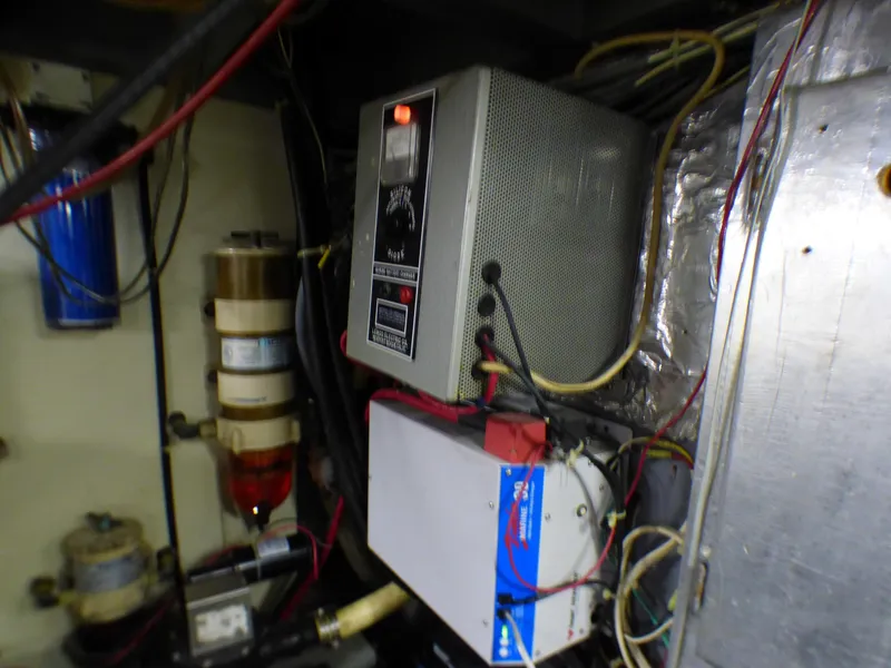 Battery charger/inverter