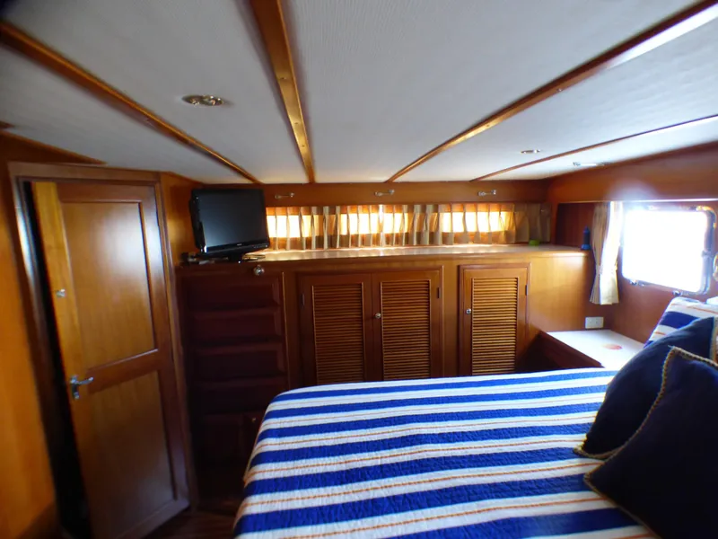 2007 DeFever Cockpit Motor Yacht