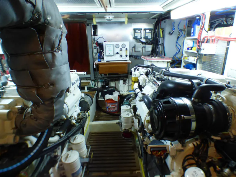 2007 DeFever Cockpit Motor Yacht