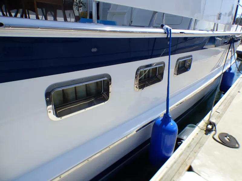 2007 DeFever Cockpit Motor Yacht