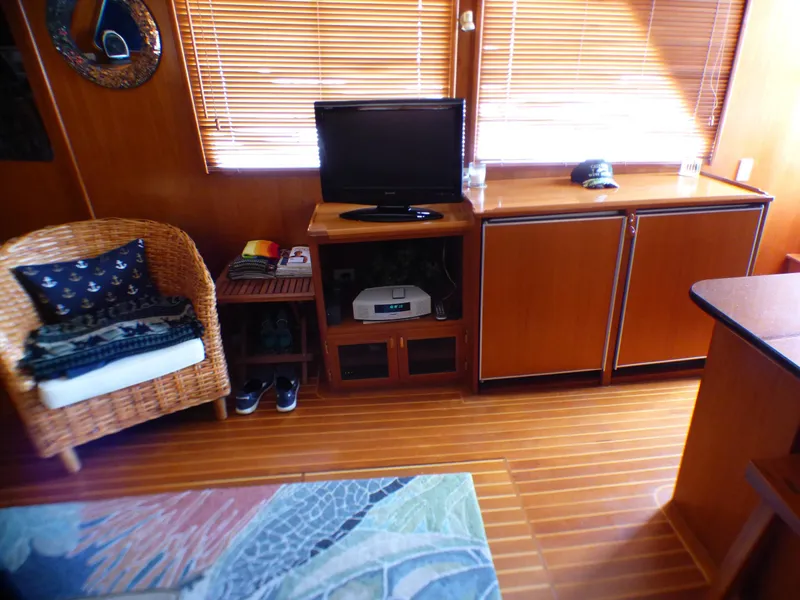2007 DeFever Cockpit Motor Yacht