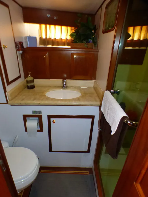 2007 DeFever Cockpit Motor Yacht