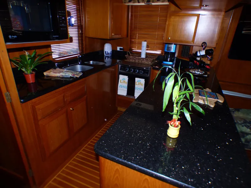 2007 DeFever Cockpit Motor Yacht