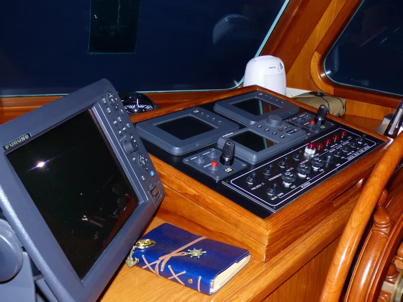 2007 DeFever Cockpit Motor Yacht