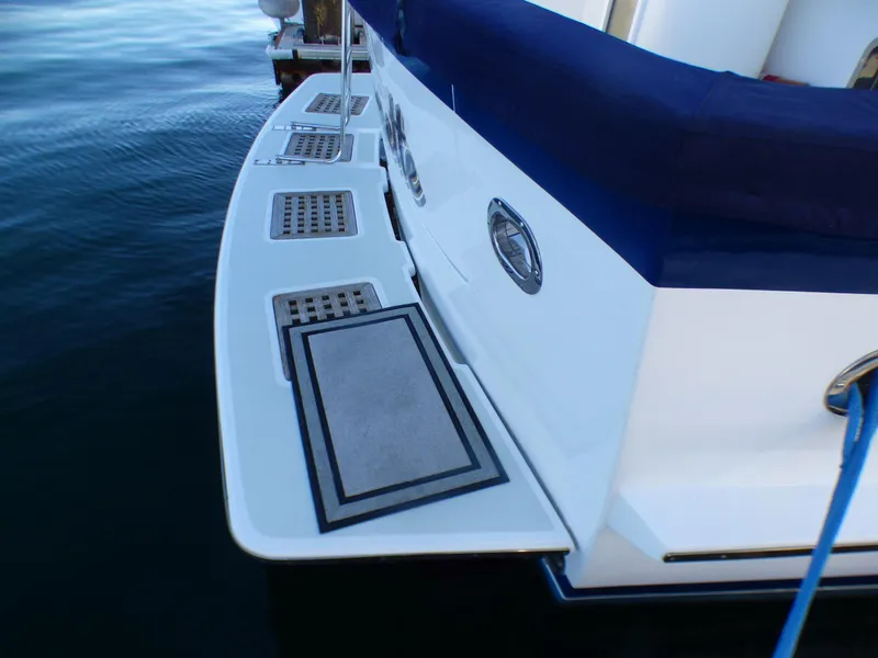 2007 DeFever Cockpit Motor Yacht
