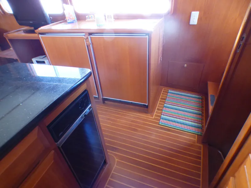 2007 DeFever Cockpit Motor Yacht