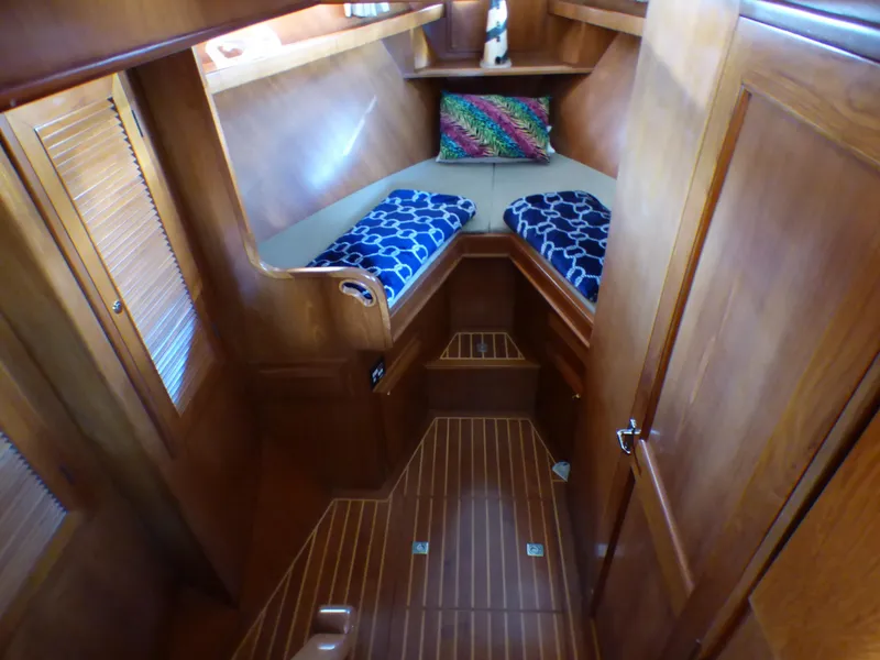 2007 DeFever Cockpit Motor Yacht