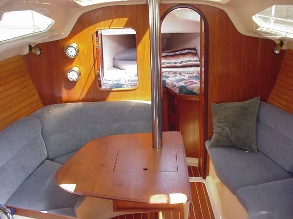 1996 Hunter Marine 336 Sloop