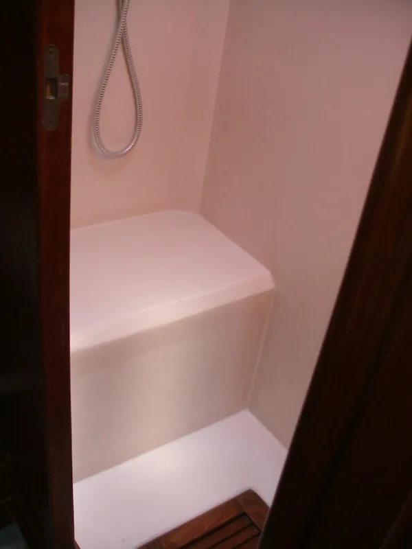 Forward Stall Shower