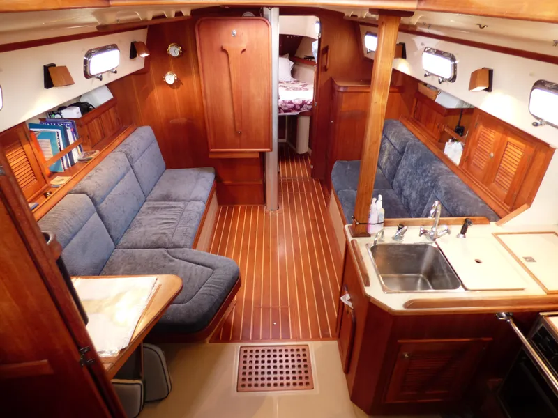 1995 Island Packet 37