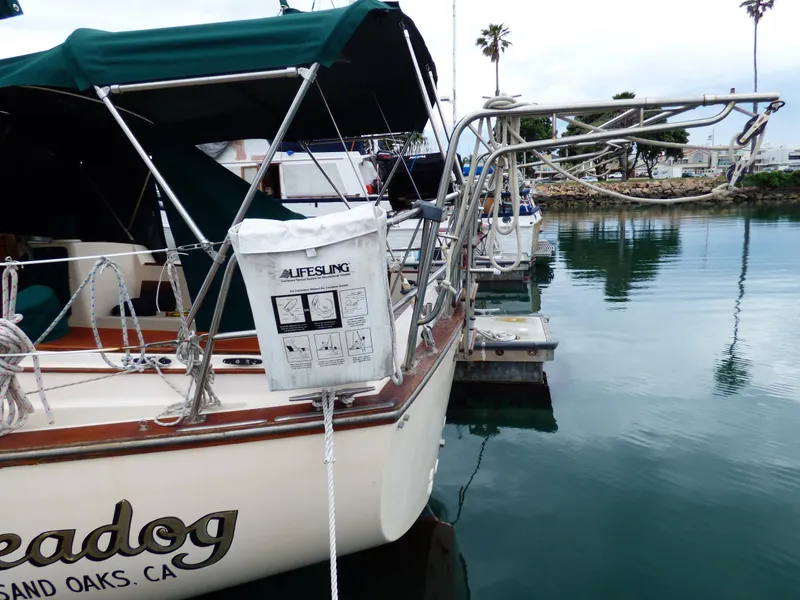 1995 Island Packet 37