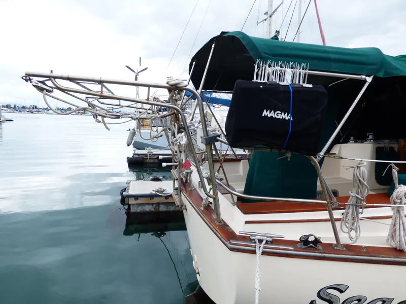 1995 Island Packet 37