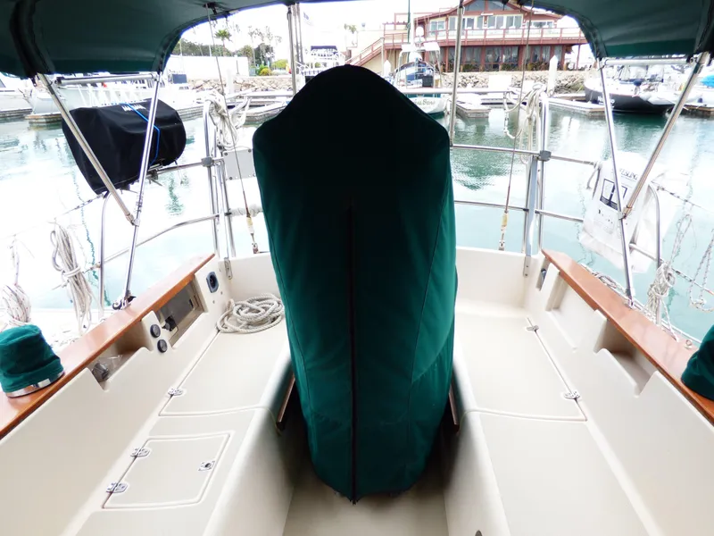 1995 Island Packet 37