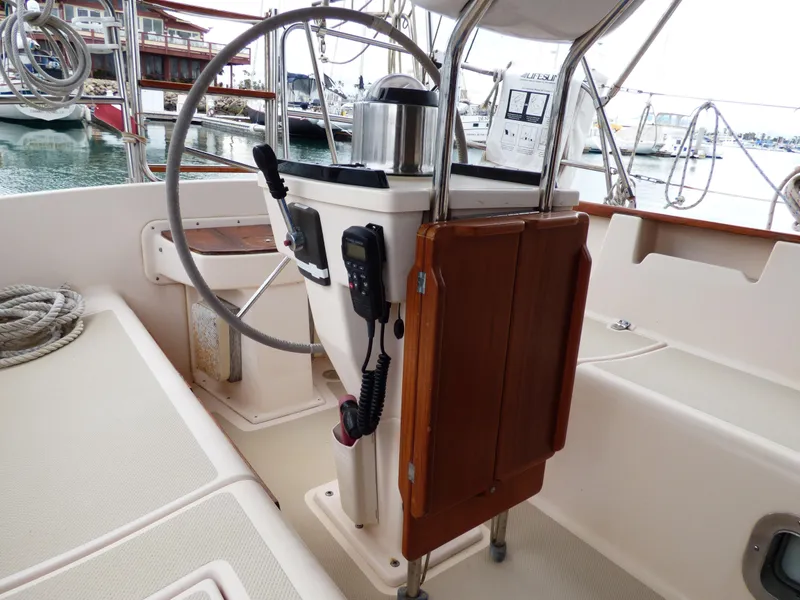 1995 Island Packet 37