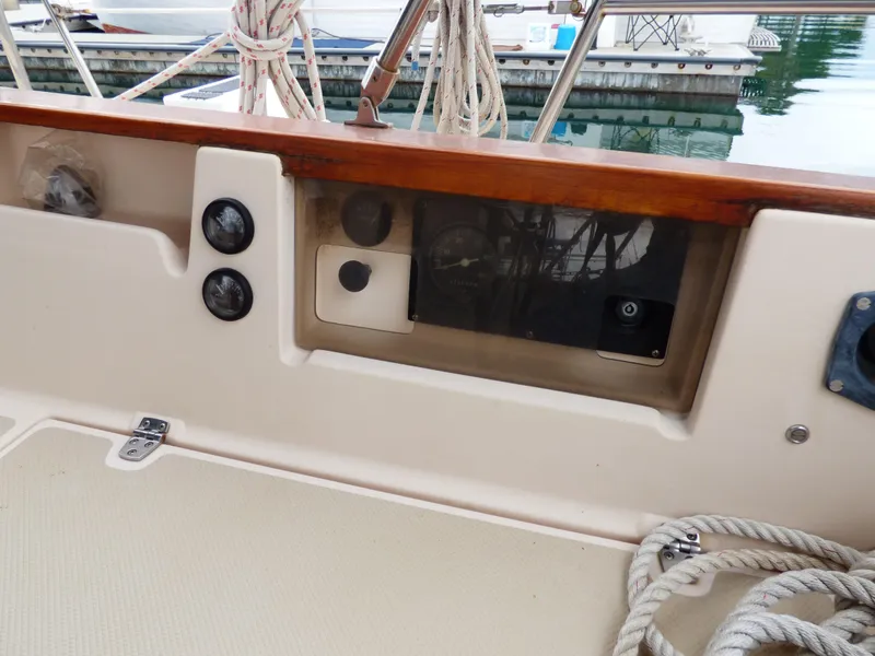 1995 Island Packet 37