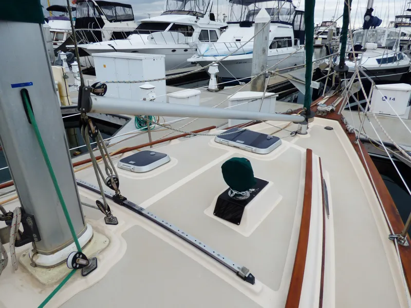 1995 Island Packet 37