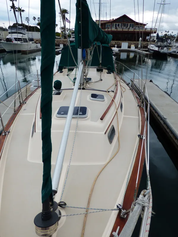 1995 Island Packet 37