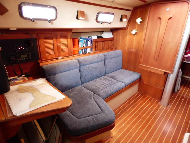 1995 Island Packet 37