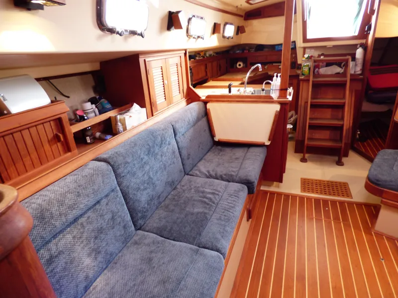 1995 Island Packet 37