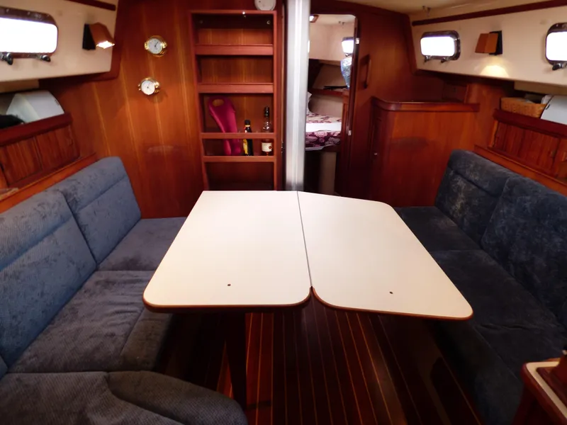1995 Island Packet 37