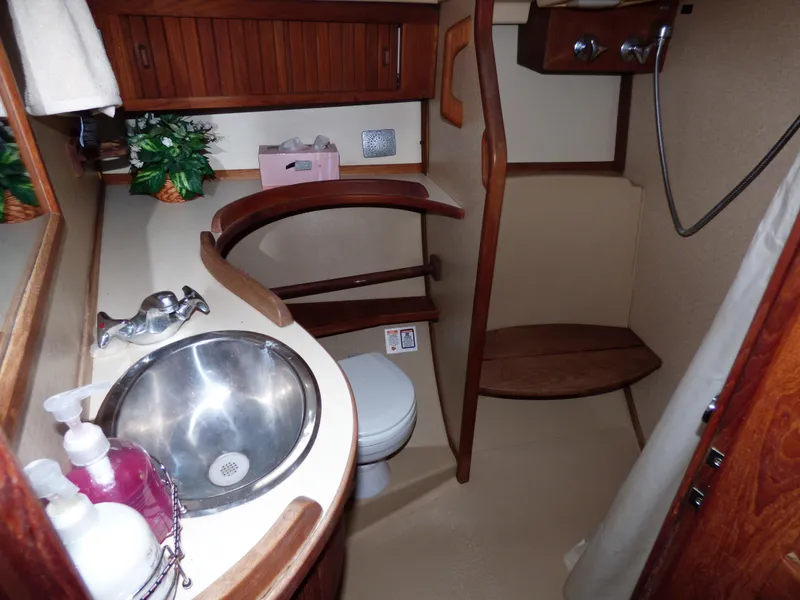 1995 Island Packet 37