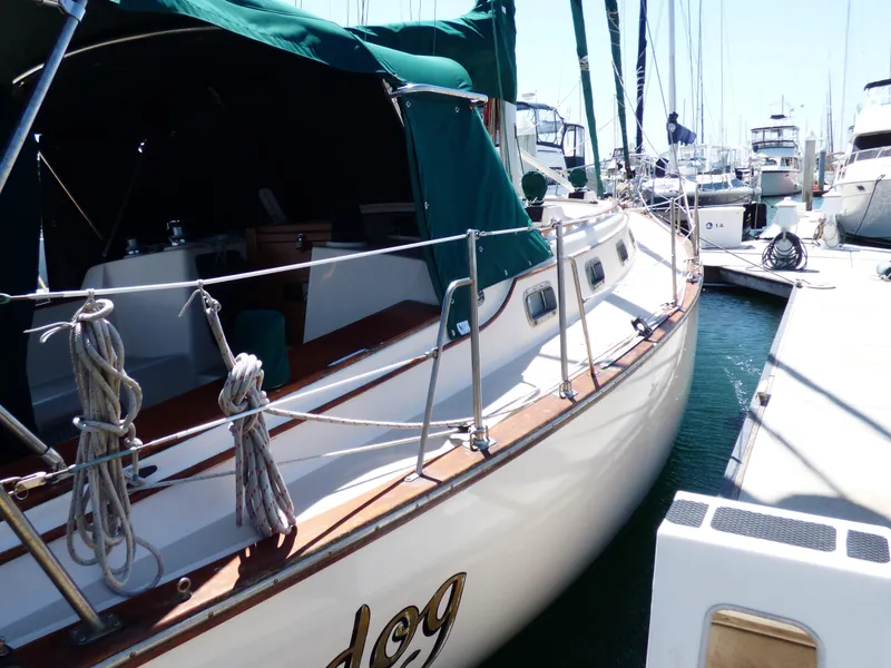 1995 Island Packet 37