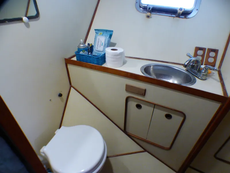 1984 Spindrift 39 ft. Aft Cabin Twin Diesel