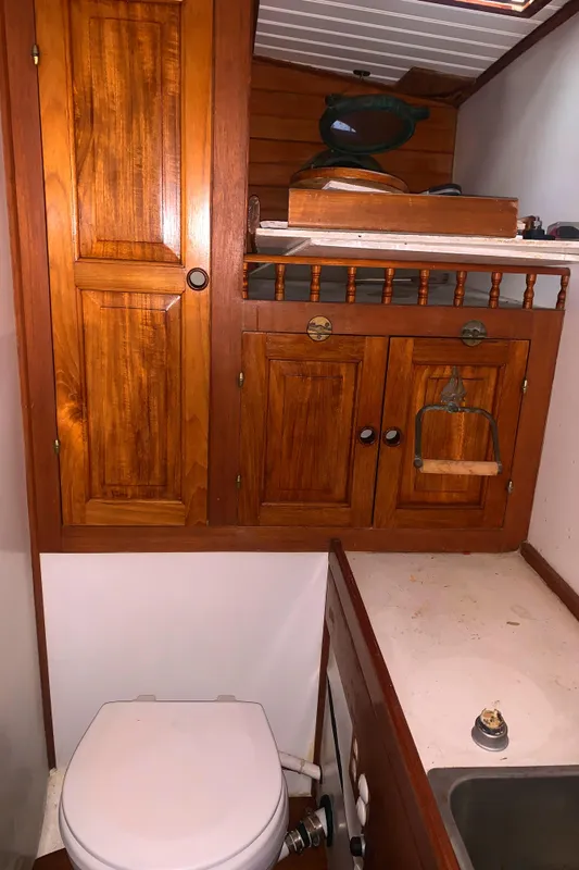 1982 Spindrift Pilothouse