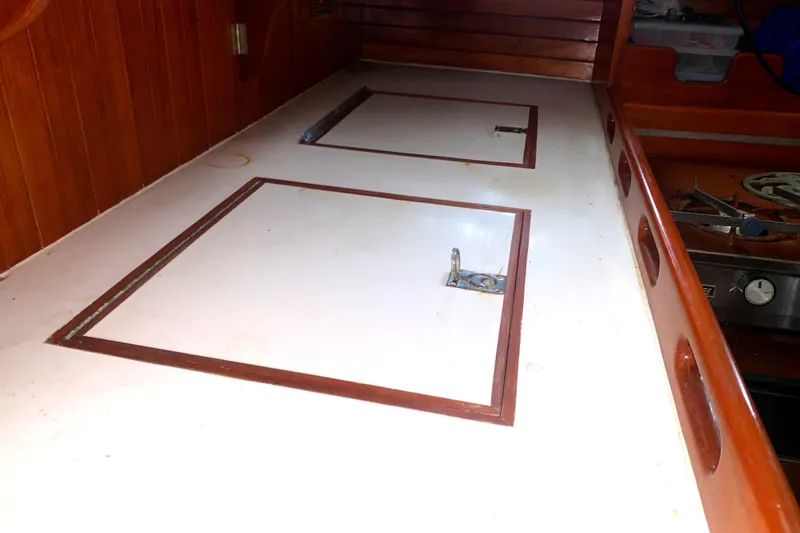 1982 Spindrift Pilothouse