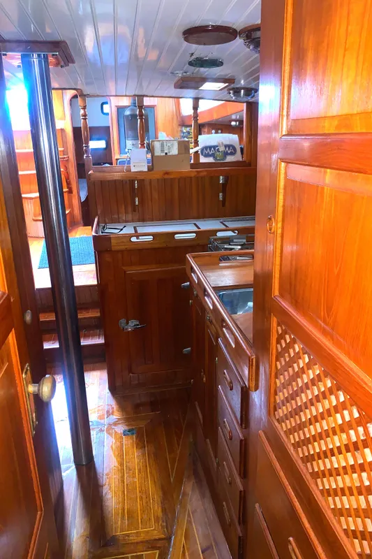 1982 Spindrift Pilothouse