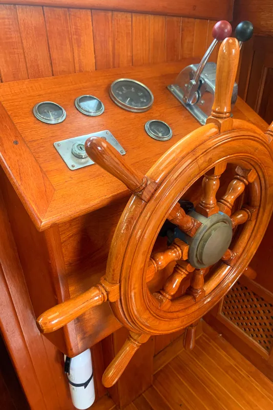 1982 Spindrift Pilothouse