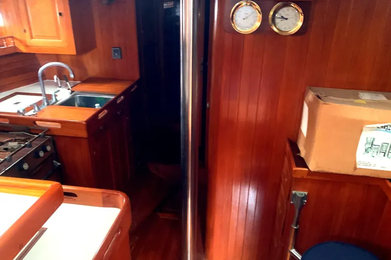 1982 Spindrift Pilothouse