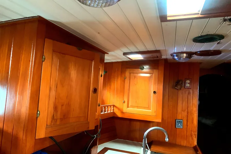 1982 Spindrift Pilothouse