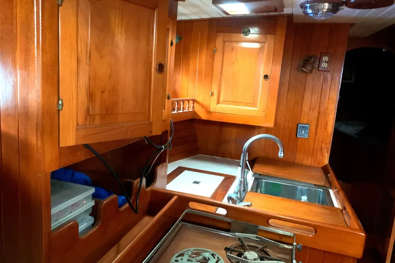 1982 Spindrift Pilothouse