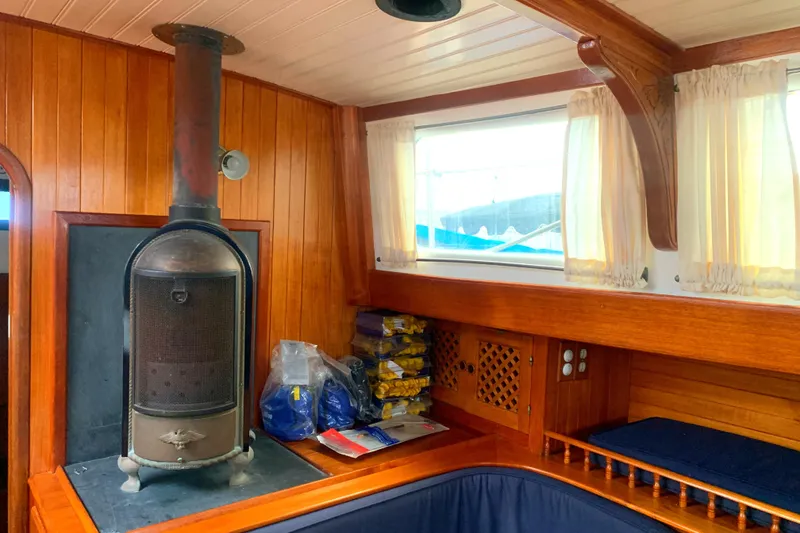 1982 Spindrift Pilothouse