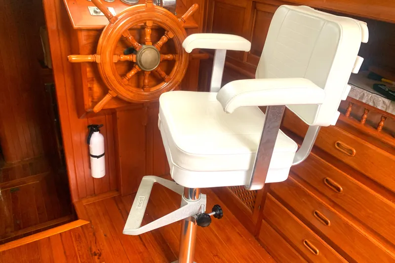 1982 Spindrift Pilothouse