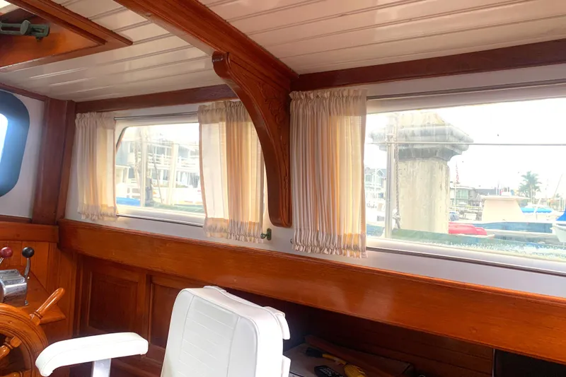 1982 Spindrift Pilothouse