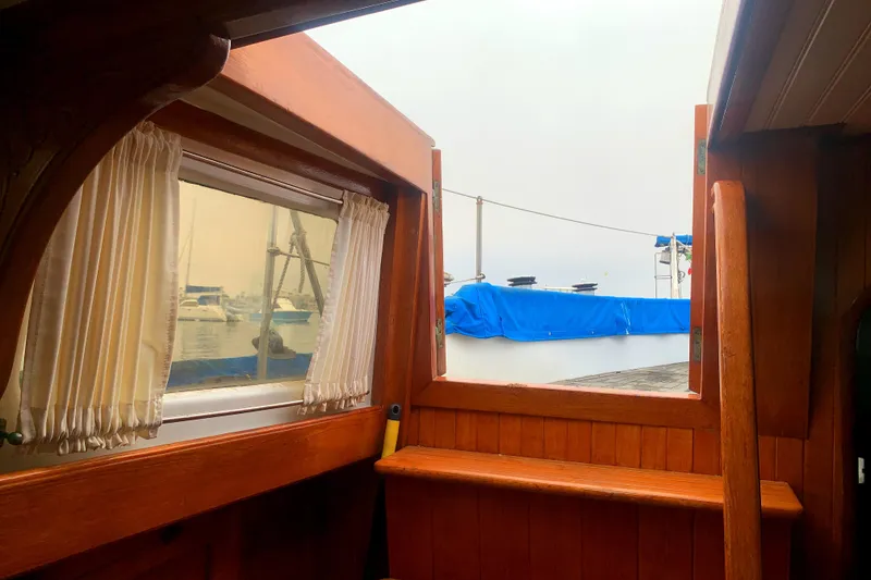1982 Spindrift Pilothouse
