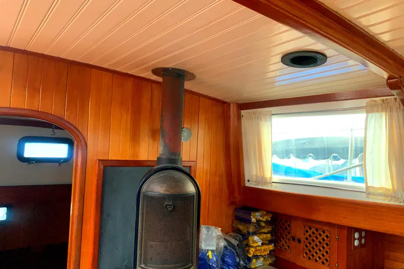 1982 Spindrift Pilothouse