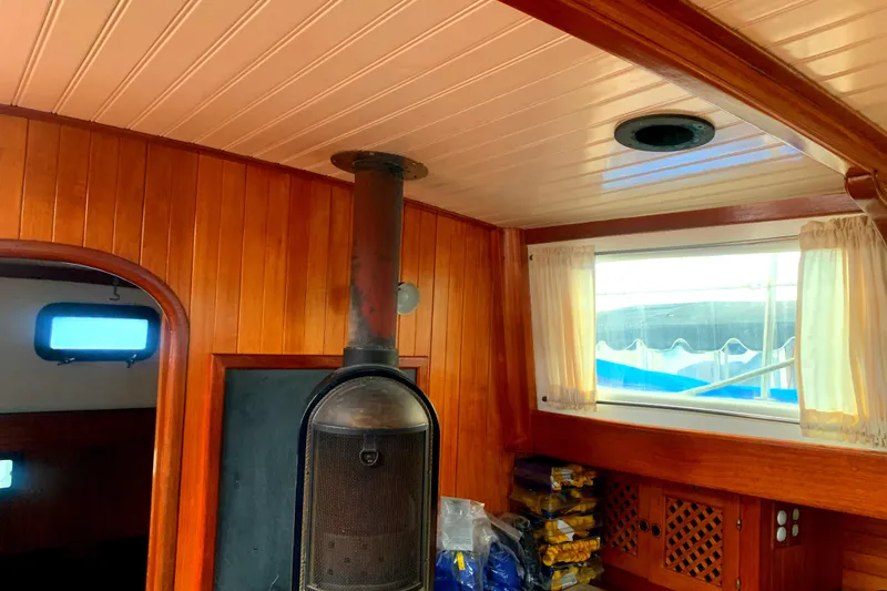 1982 Spindrift Pilothouse